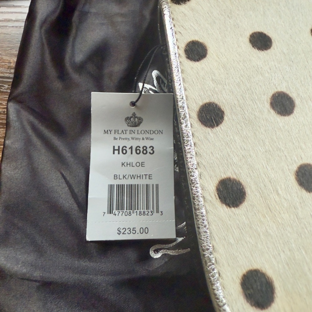 Elegant Polka Dot Handbag with Black Accents - Picture 5 of 8